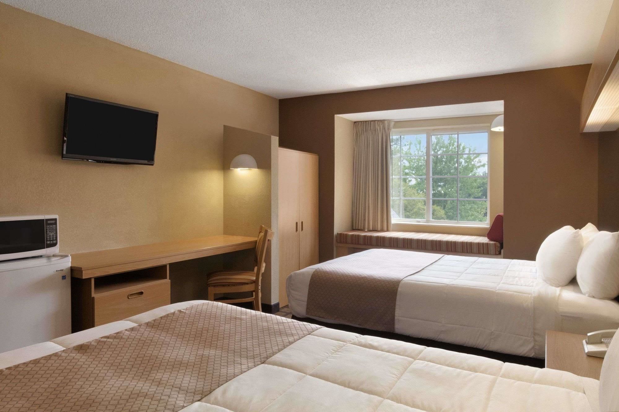 Microtel Inn & Suites By Wyndham Southern Pines Pinehurst Exterior foto