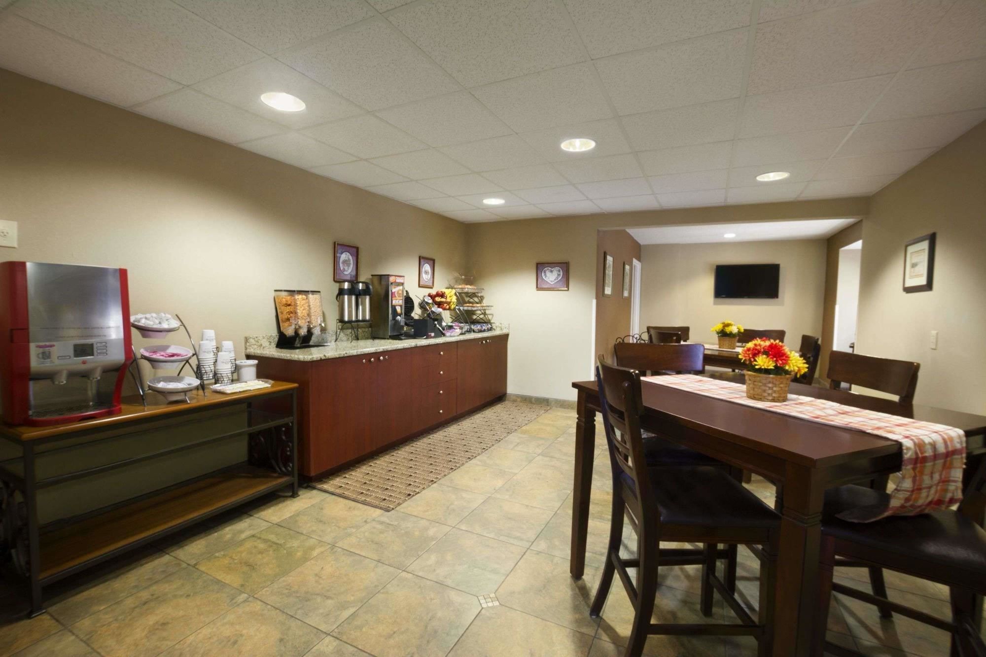 Microtel Inn & Suites By Wyndham Southern Pines Pinehurst Exterior foto